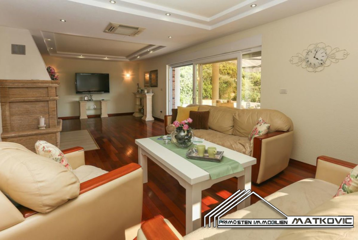OASIS OF WELL-BEING IN MARINA WITH HIGH QUALITY INTERIOR AND EXTERIOR