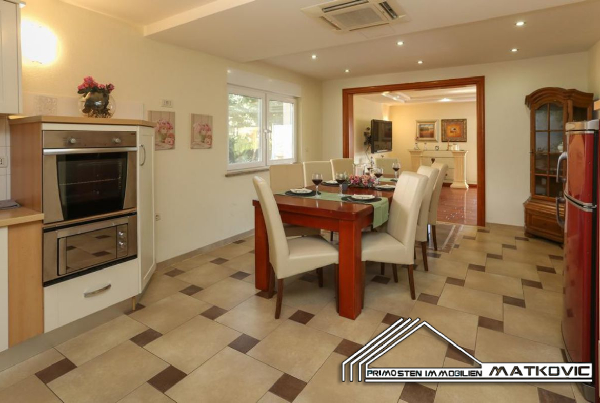 OASIS OF WELL-BEING IN MARINA WITH HIGH QUALITY INTERIOR AND EXTERIOR