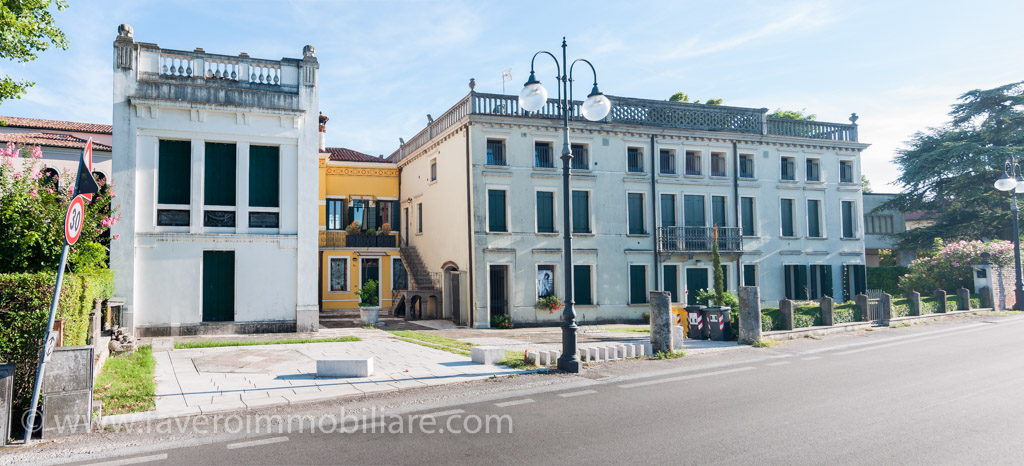 Venice hinterland in the Brenta Riviera Magnificent duplex apartment on historic building