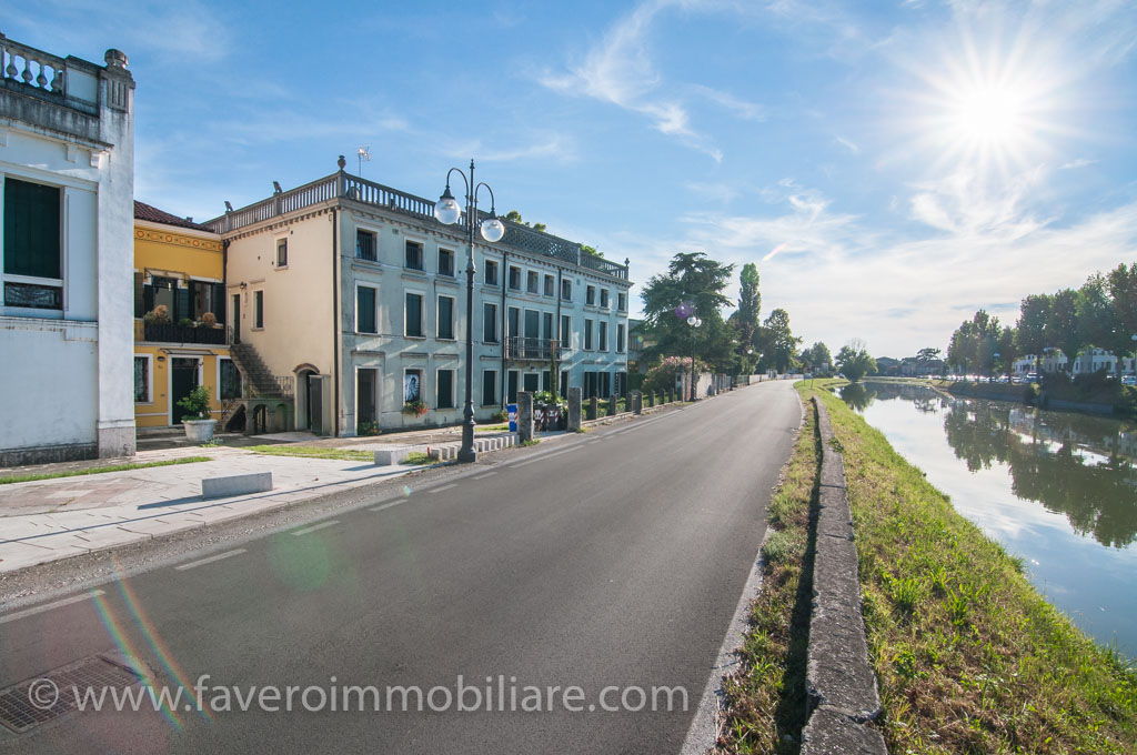 Venice hinterland in the Brenta Riviera Magnificent duplex apartment on historic building