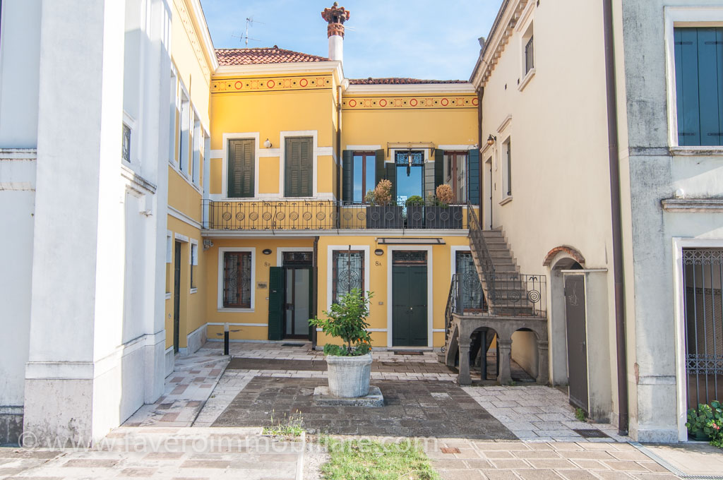 Venice hinterland in the Brenta Riviera Magnificent duplex apartment on historic building