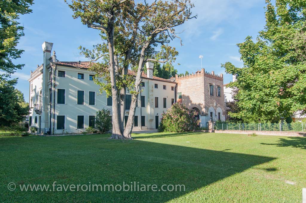 Venice hinterland in the Brenta Riviera Magnificent duplex apartment on historic building