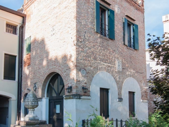 Venice hinterland in the Brenta Riviera Magnificent duplex apartment on historic building