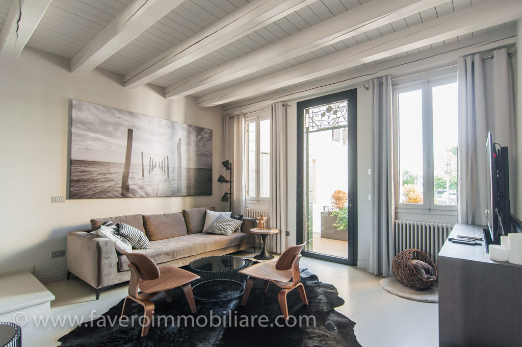 Venice hinterland in the Brenta Riviera Magnificent duplex apartment on historic building
