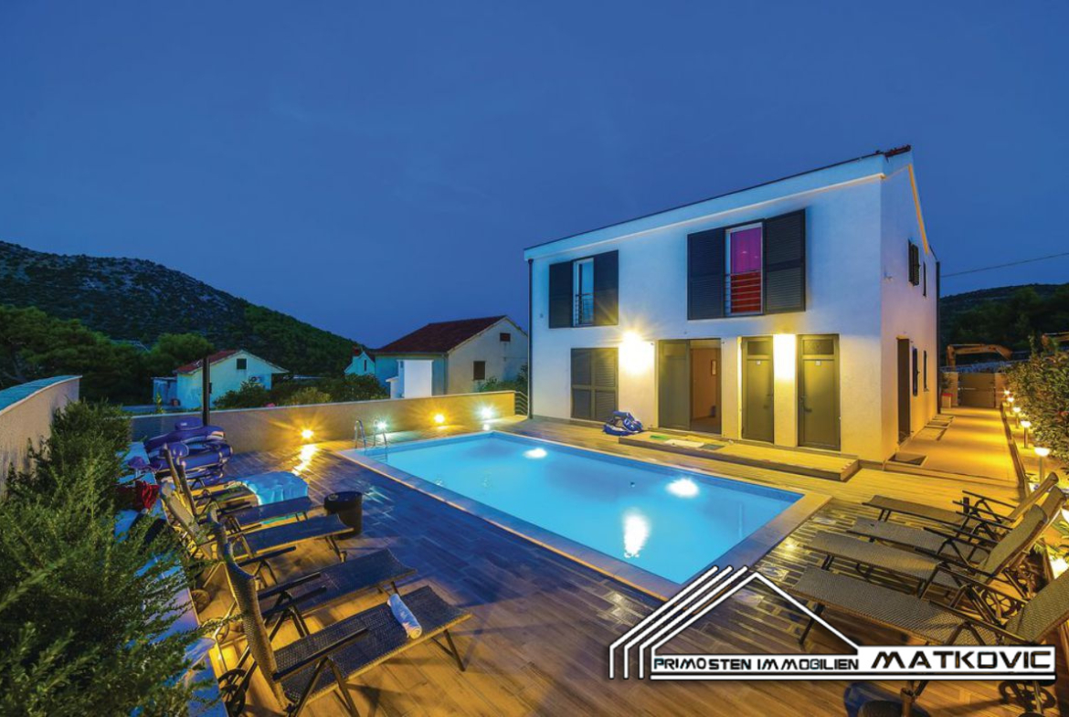 LUXURY VILLA WITH SEA VIEW AND SWIMMING POOL NEAR TROGIR