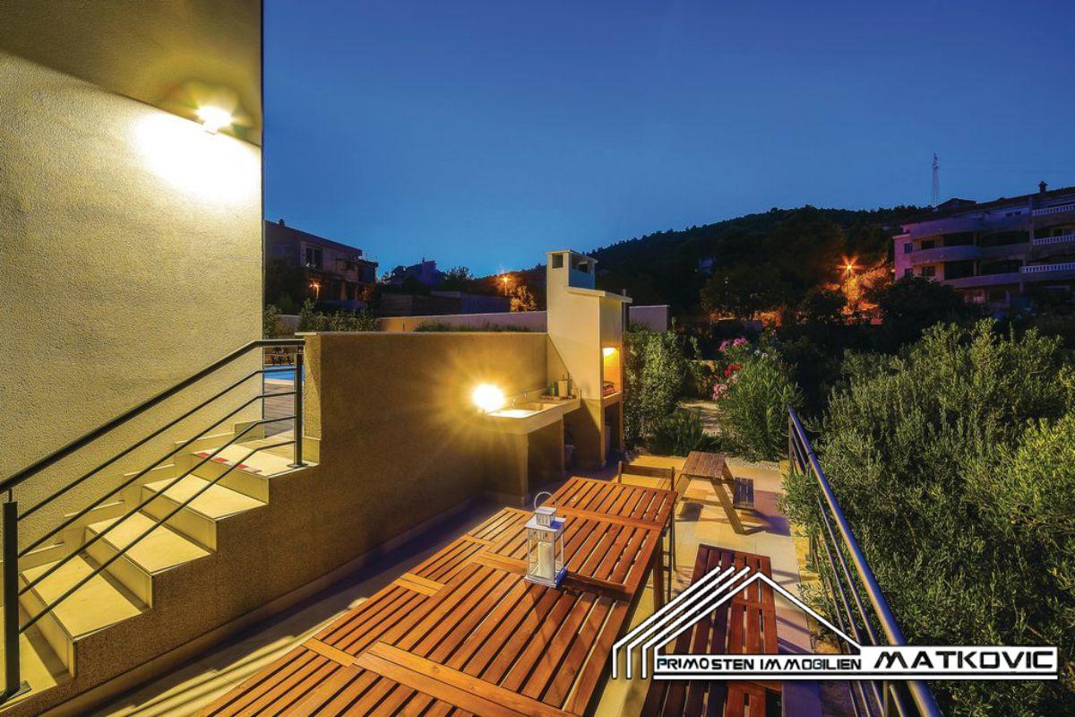 LUXURY VILLA WITH SEA VIEW AND SWIMMING POOL NEAR TROGIR