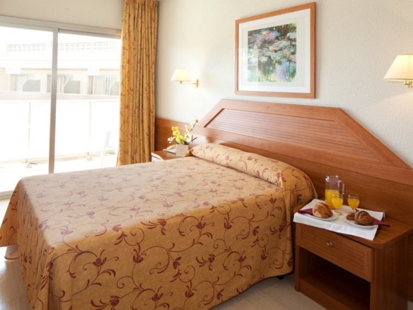 A modern, luxurious three star hotel in Lloret de Mar.
