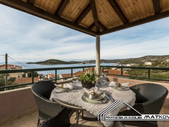 APARTMENT HOUSE WITH TWO RESIDENTIAL UNITS JUST 100 METERS FROM THE SEA
