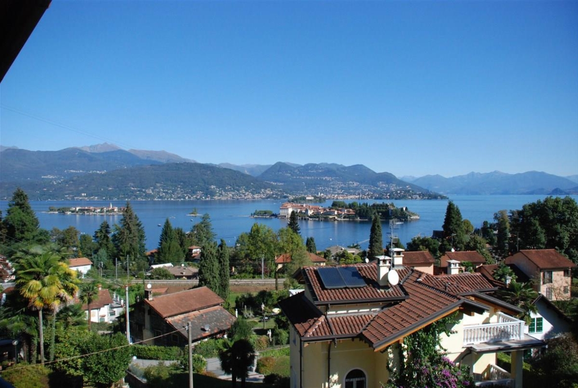 Penthouse with panoramic views of the Borromean Islands, in Stresa.