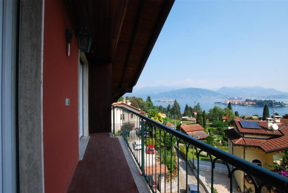 Penthouse with panoramic views of the Borromean Islands, in Stresa.