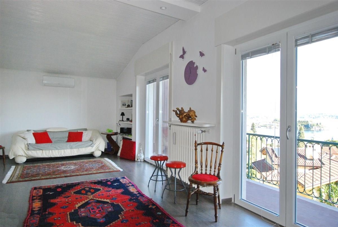 Penthouse with panoramic views of the Borromean Islands, in Stresa.