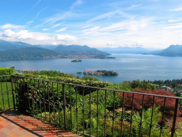 Apartment, with a beautiful view of Lake Maggiore, in Stresa.