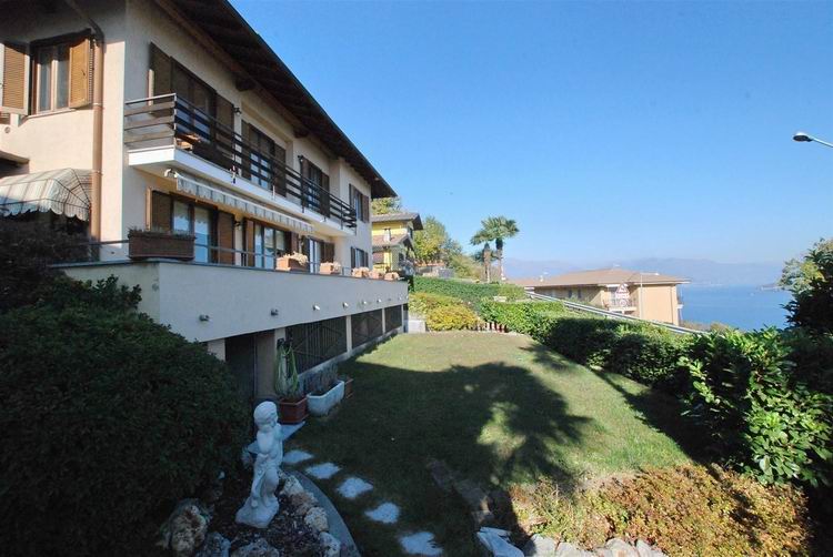 Apartment, overlooking Lake Maggiore, in Belgirate.