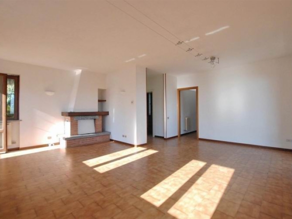Apartment, overlooking Lake Maggiore, in Belgirate.
