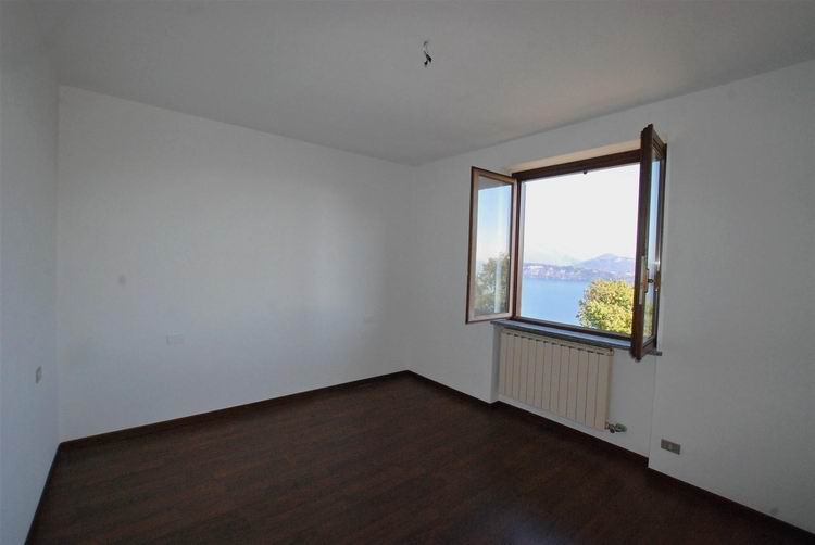 Apartment, overlooking Lake Maggiore, in Belgirate.