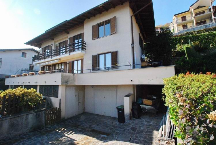 Apartment, overlooking Lake Maggiore, in Belgirate.
