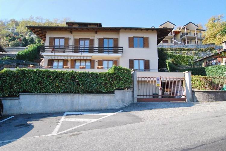 Apartment, overlooking Lake Maggiore, in Belgirate.