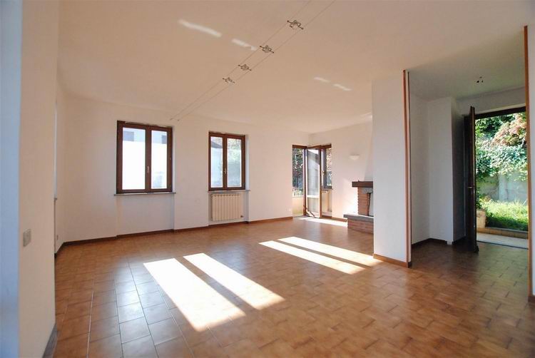 Apartment, overlooking Lake Maggiore, in Belgirate.
