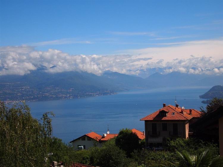Elegant house, overlooking Lake Maggiore, on the hills of Stresa.