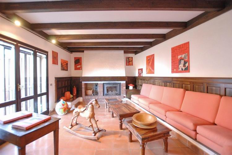Elegant house, overlooking Lake Maggiore, on the hills of Stresa.