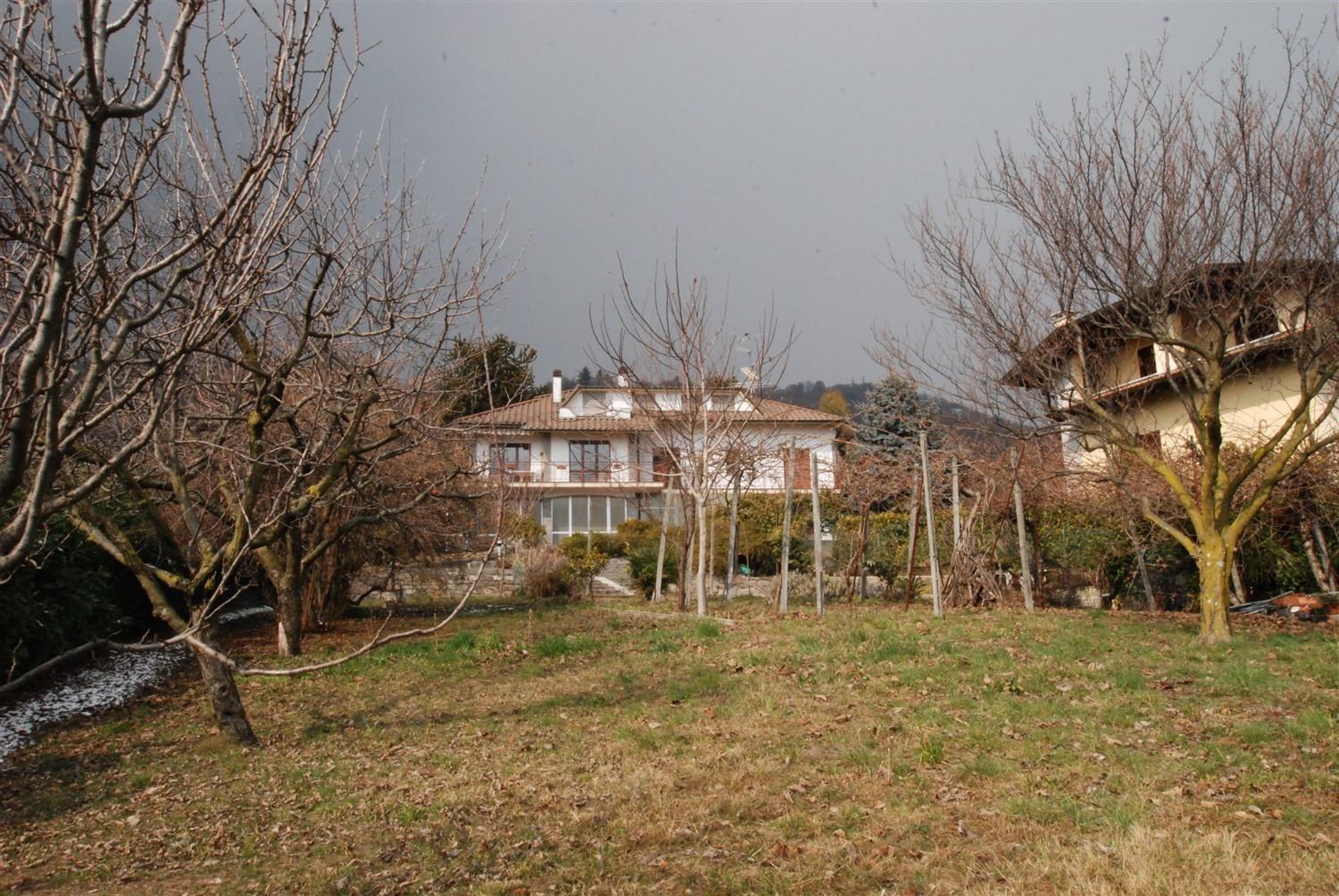 Villa, with a panoramic view of Lake Maggiore, in Massino Visconti.