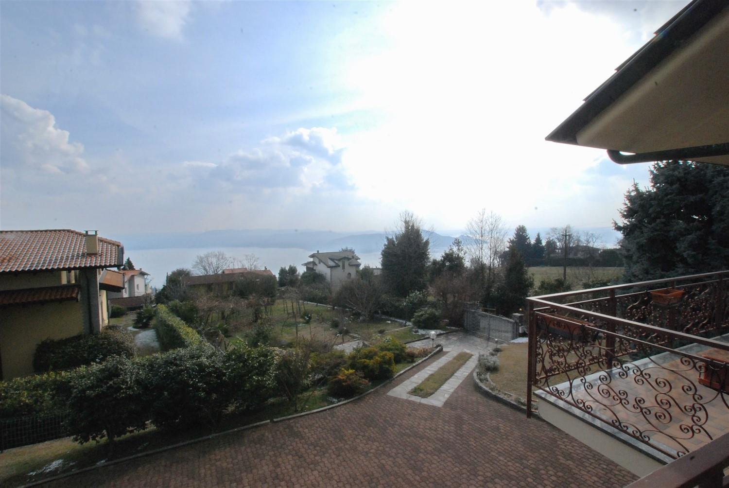 Villa, with a panoramic view of Lake Maggiore, in Massino Visconti.