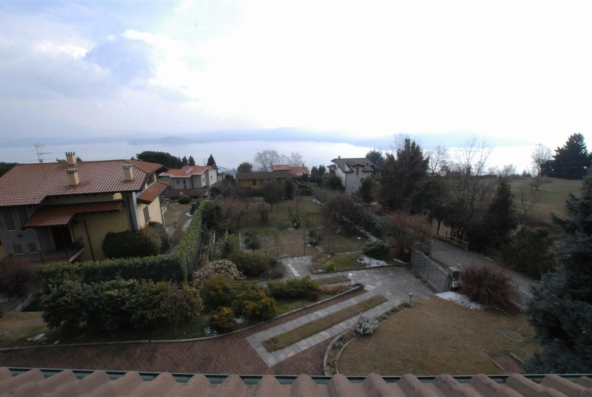 Villa, with a panoramic view of Lake Maggiore, in Massino Visconti.