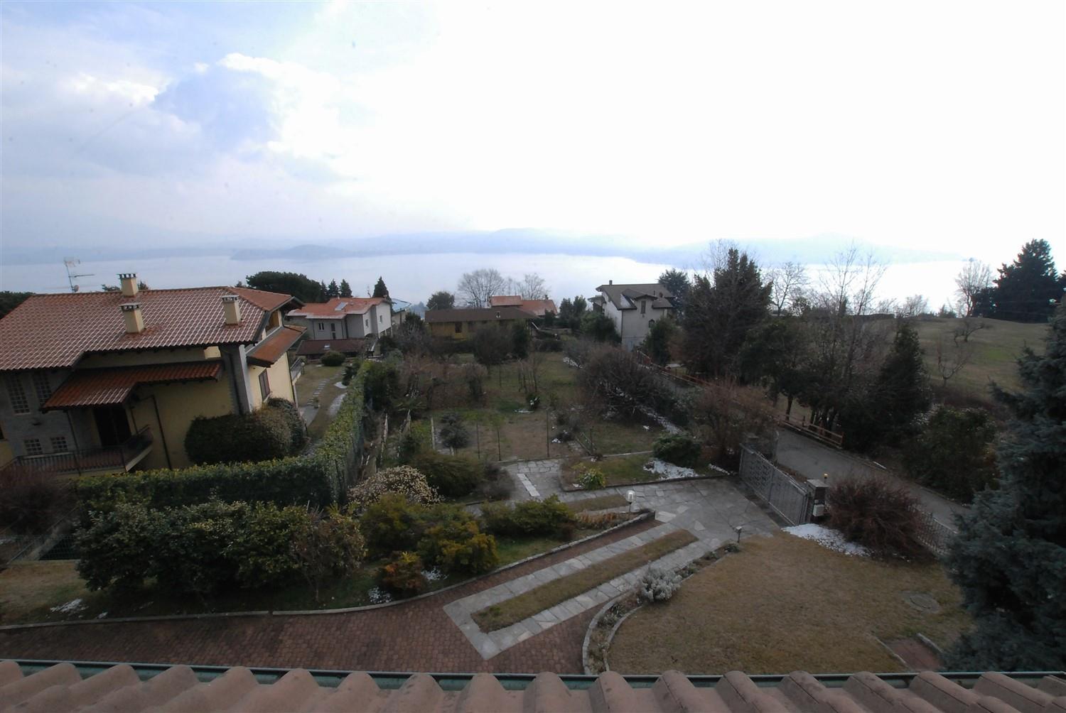 Villa, with a panoramic view of Lake Maggiore, in Massino Visconti.