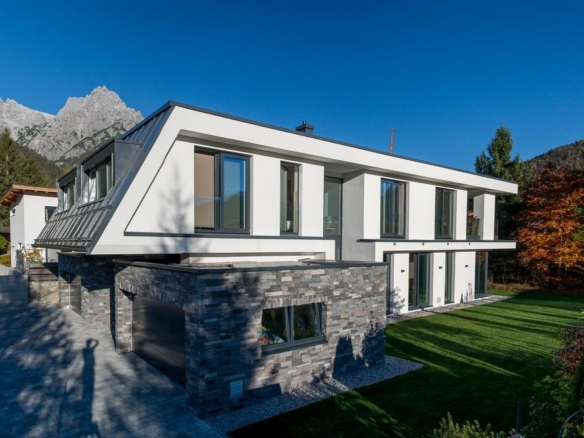Modern villa, with a panoramic view of the Alps, in the Pillerseetal valley.