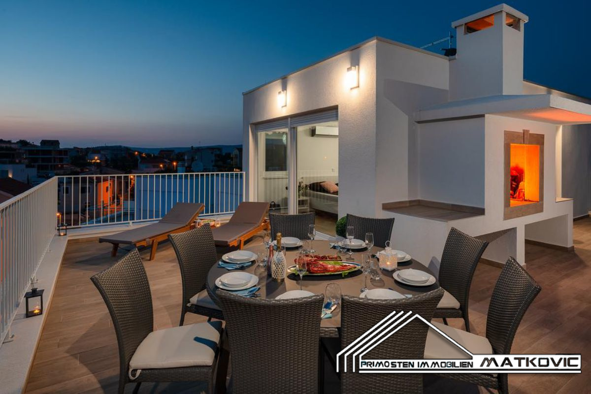 TOP HOLIDAY VILLA WITH FOUR BEDROOMS AND SWIMMING POOL IN ROGOZNICA