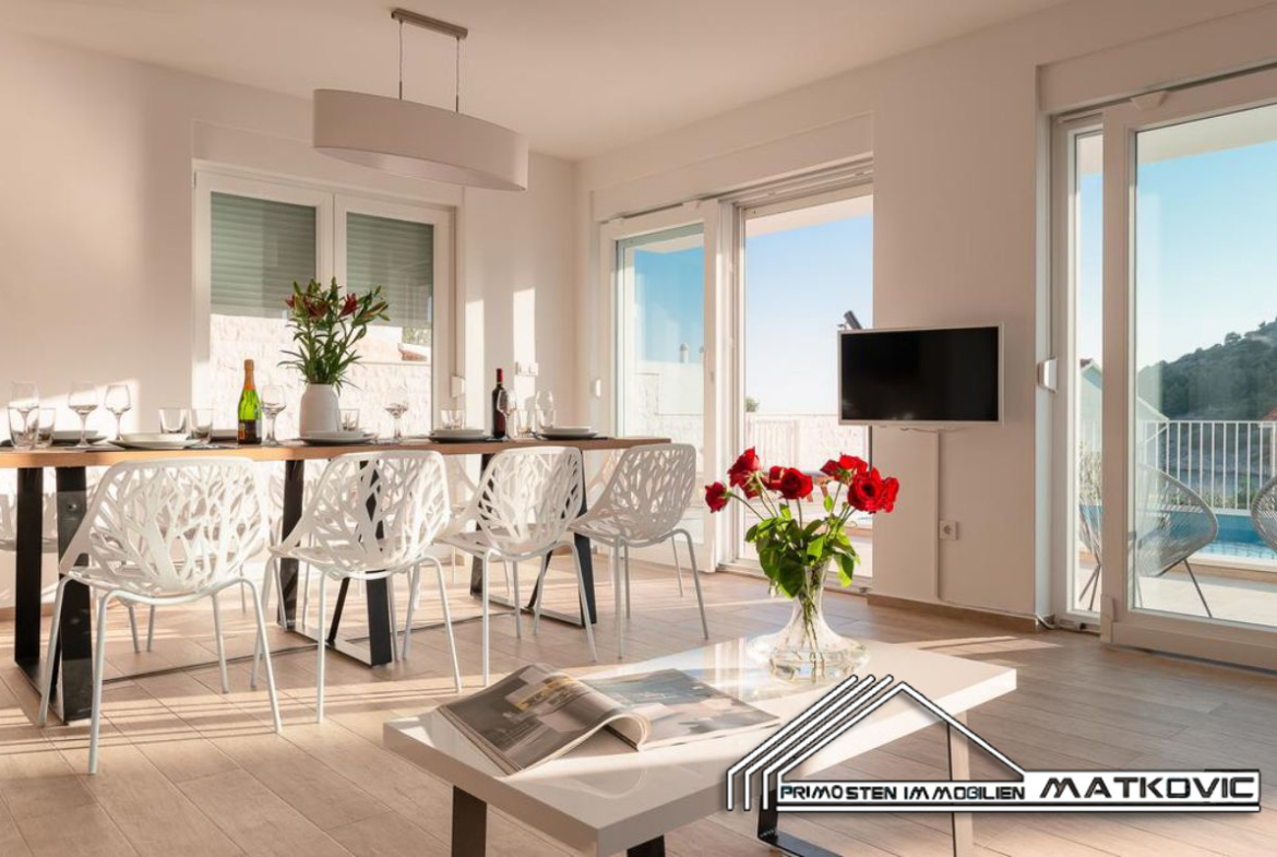 TOP HOLIDAY VILLA WITH FOUR BEDROOMS AND SWIMMING POOL IN ROGOZNICA