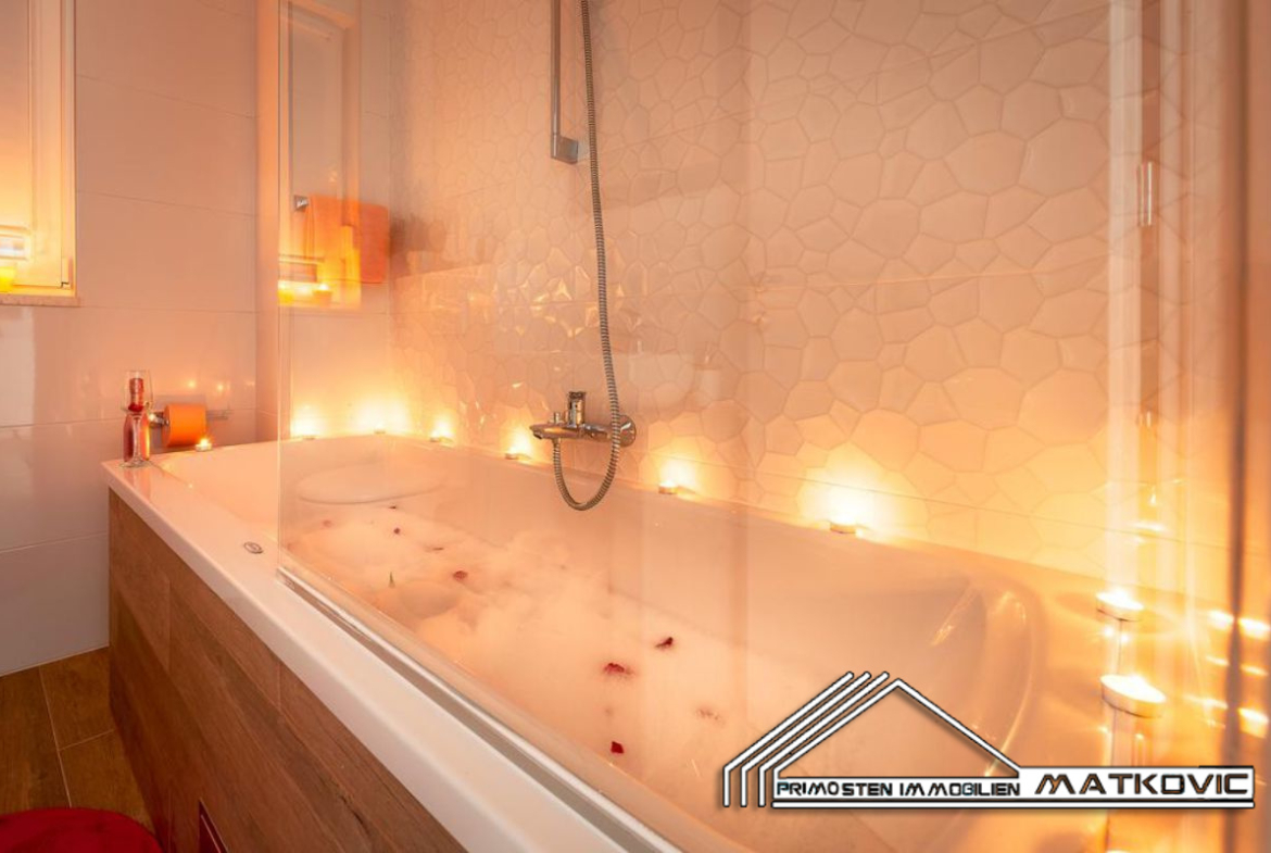 TOP HOLIDAY VILLA WITH FOUR BEDROOMS AND SWIMMING POOL IN ROGOZNICA