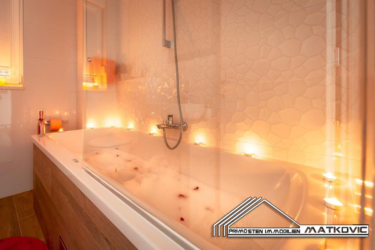 TOP HOLIDAY VILLA WITH FOUR BEDROOMS AND SWIMMING POOL IN ROGOZNICA