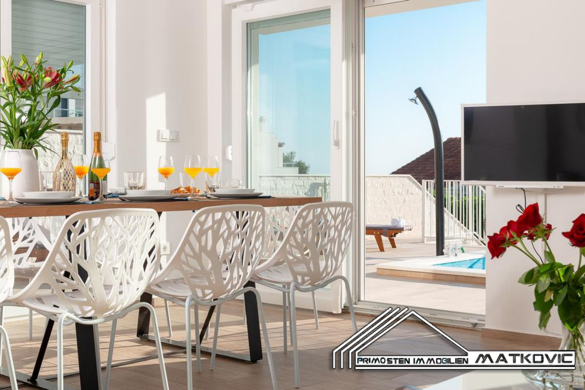 TOP HOLIDAY VILLA WITH FOUR BEDROOMS AND SWIMMING POOL IN ROGOZNICA