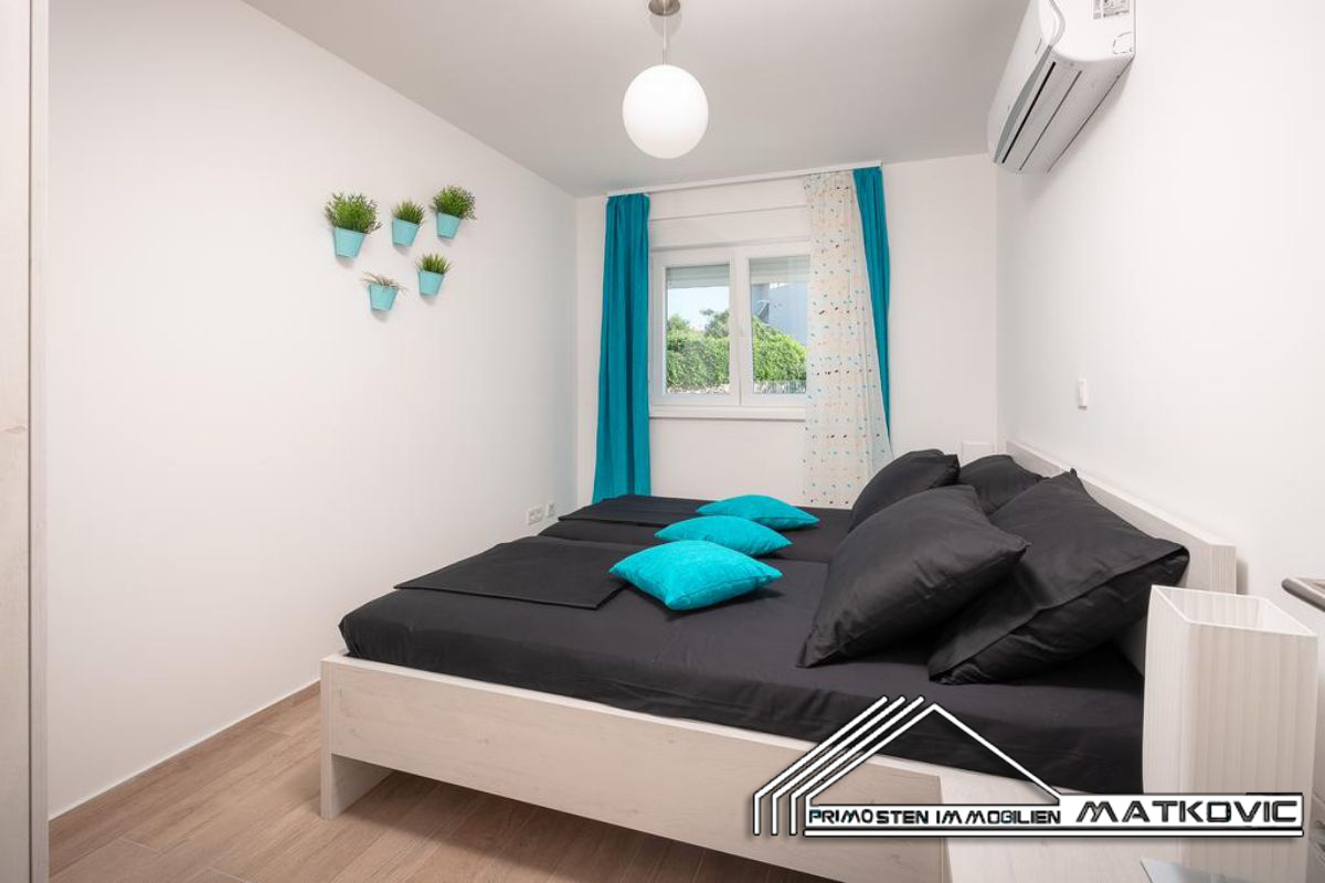 TOP HOLIDAY VILLA WITH FOUR BEDROOMS AND SWIMMING POOL IN ROGOZNICA