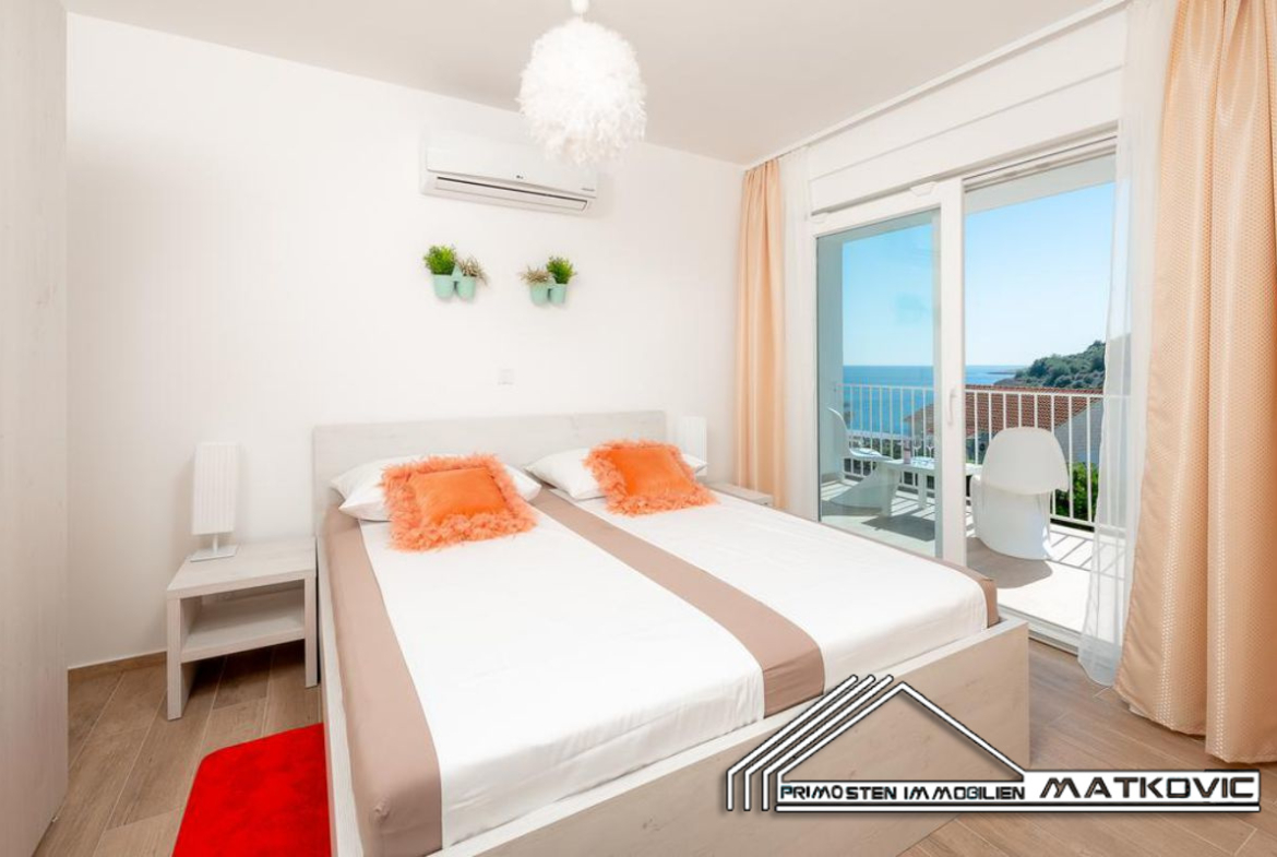 TOP HOLIDAY VILLA WITH FOUR BEDROOMS AND SWIMMING POOL IN ROGOZNICA