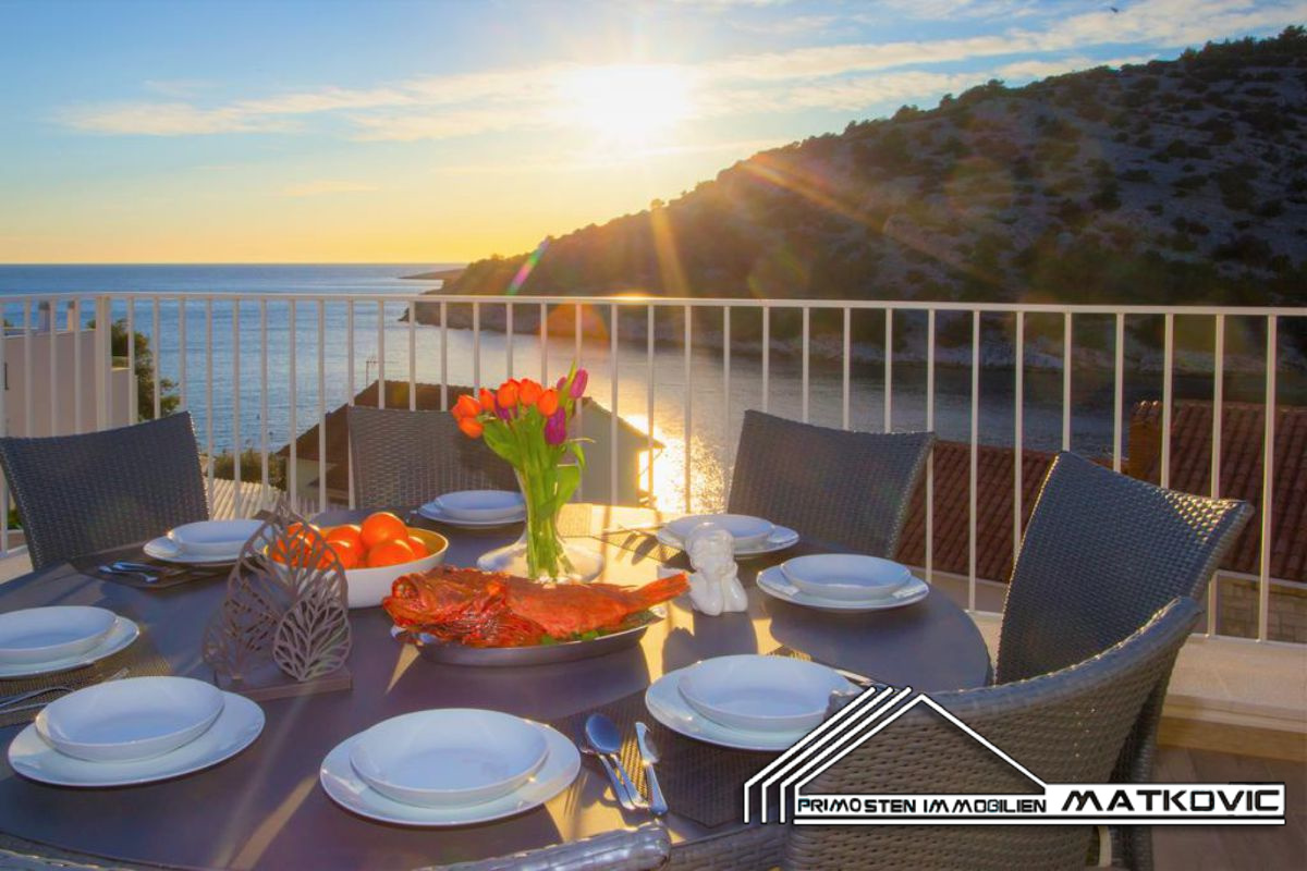 TOP HOLIDAY VILLA WITH FOUR BEDROOMS AND SWIMMING POOL IN ROGOZNICA