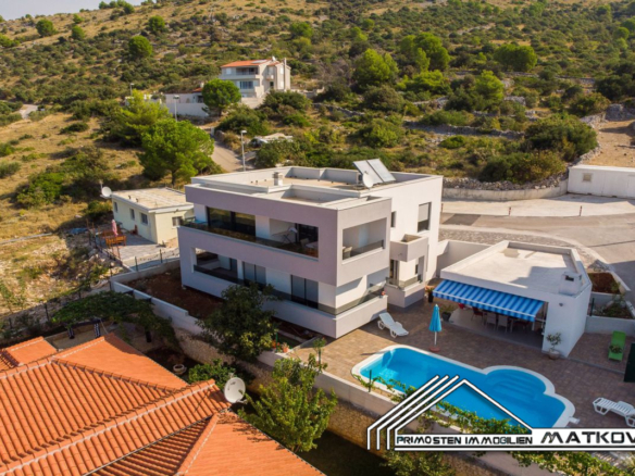 MODERN HOLIDAY VILLA IN ROGOZNICA WITH EVERY IMAGINABLE COMFORT