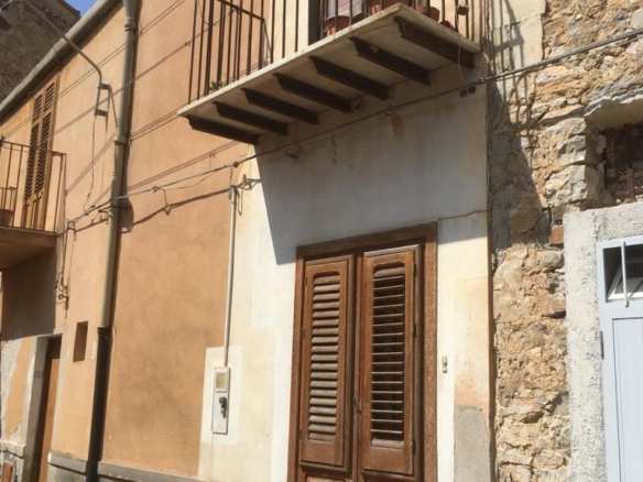 sh 652 town house, Caccamo, Sicily