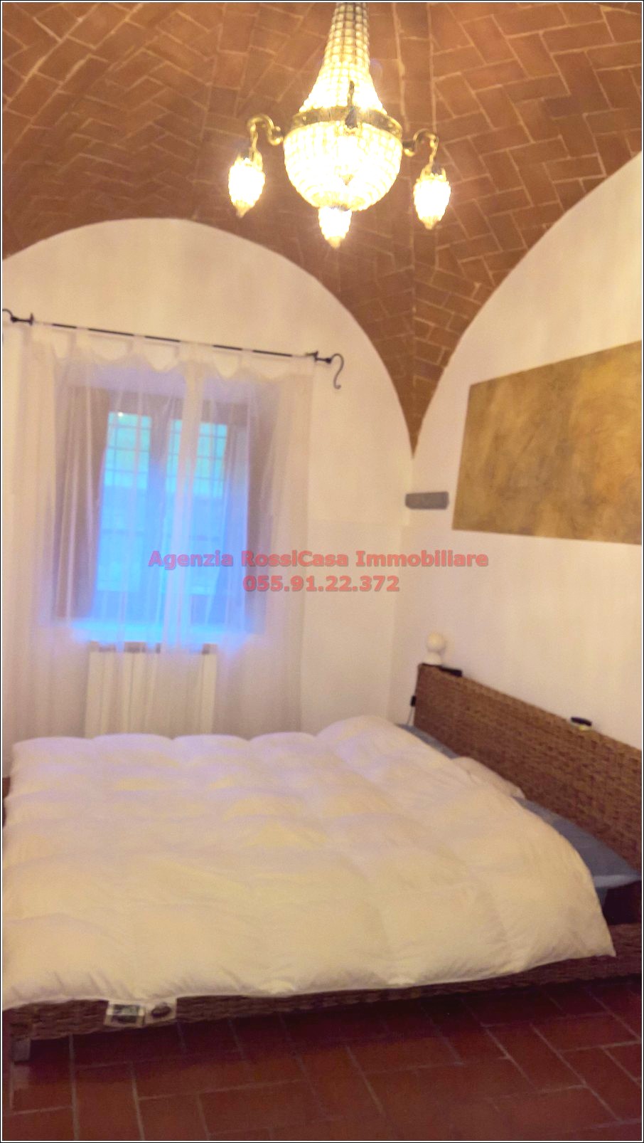 WP_20161128_16_07_39_Pro gourgeous appartment with vaulted ceilings and exposed bricks