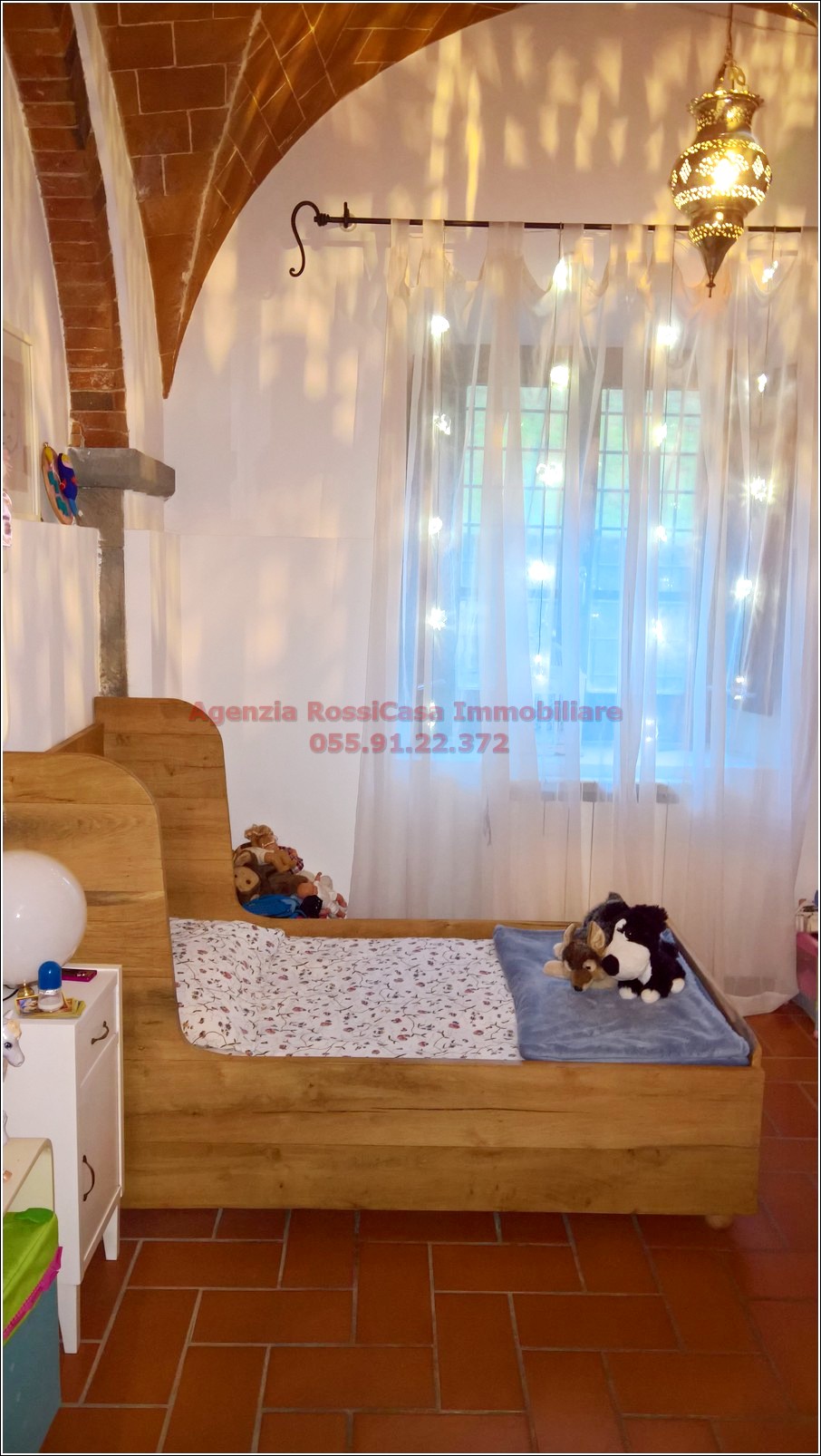 WP_20161128_16_07_53_Pro gourgeous appartment with vaulted ceilings and exposed bricks
