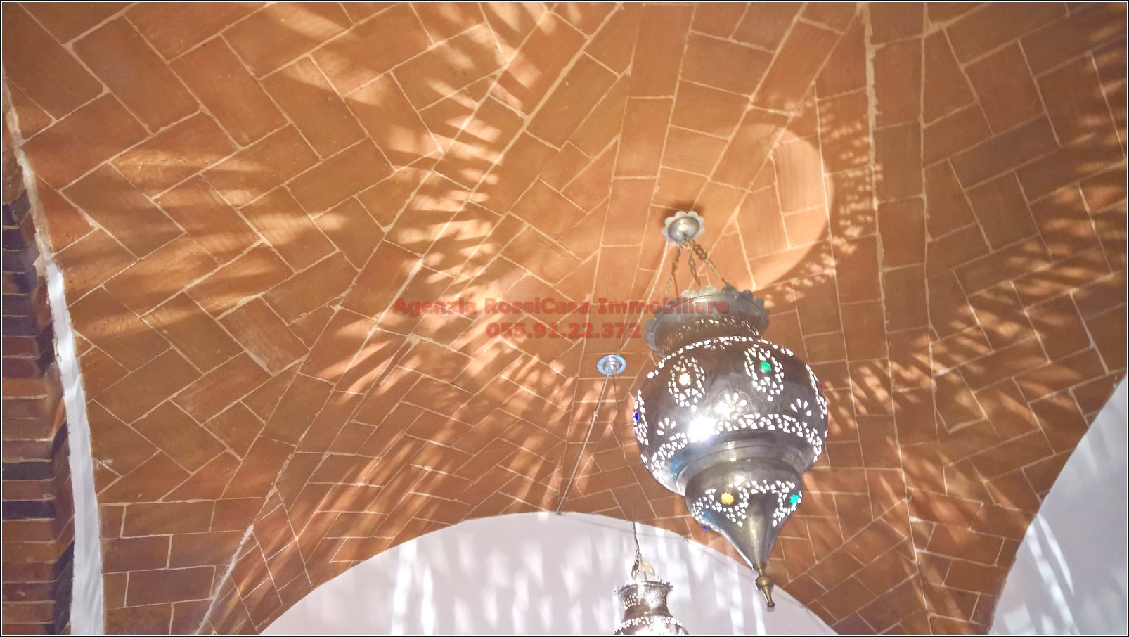 WP_20161128_16_07_59_Pro gourgeous appartment with vaulted ceilings and exposed bricks