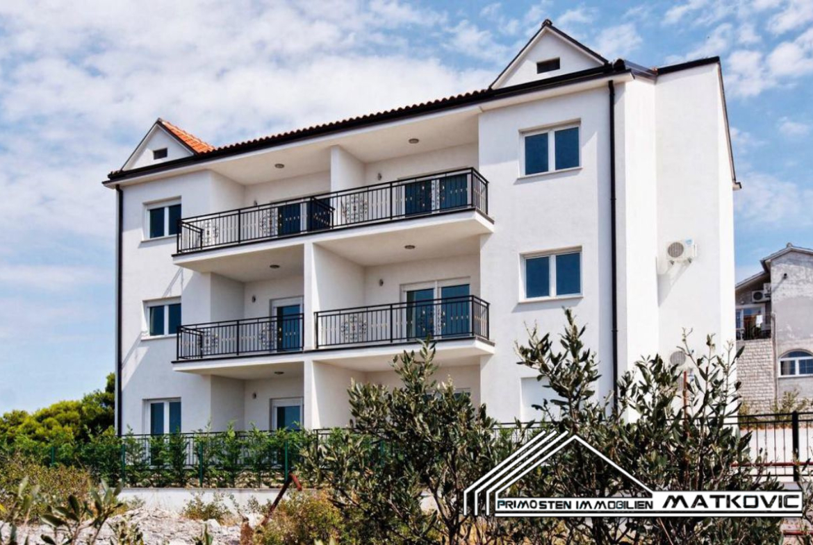 LUXURY APARTMENT ON THE FIRST FLOOR WITH SWIMMING POOL
