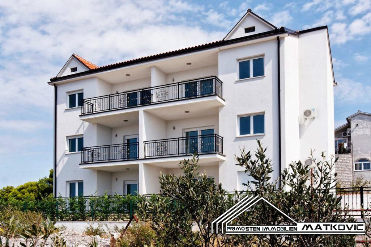 LUXURY APARTMENT ON THE FIRST FLOOR WITH SWIMMING POOL