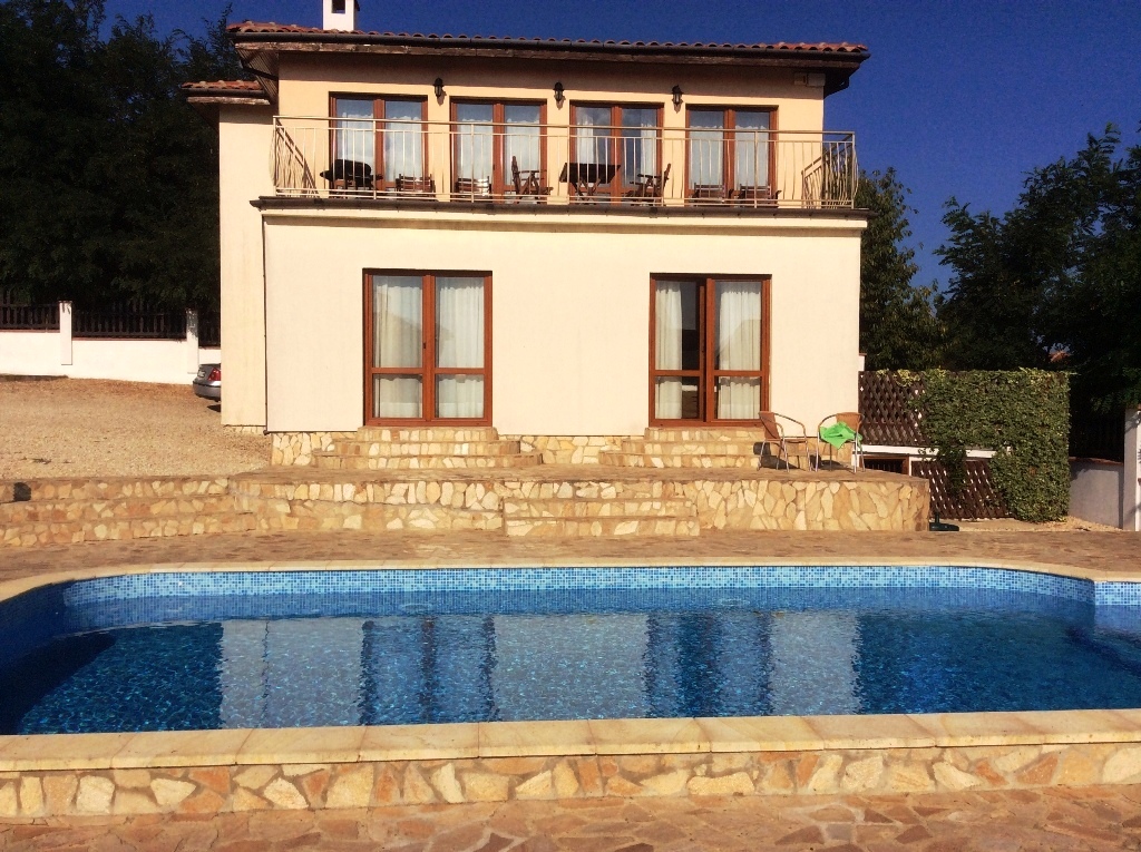 House with swimming pool