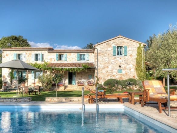 Istrian stone villa in forest, between Poreč and Rovinj, for sale