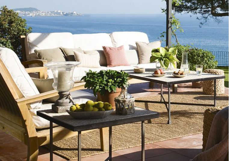 Luxurious villa, on the first line from the sea, in Platja de Aro (Costa Brava).