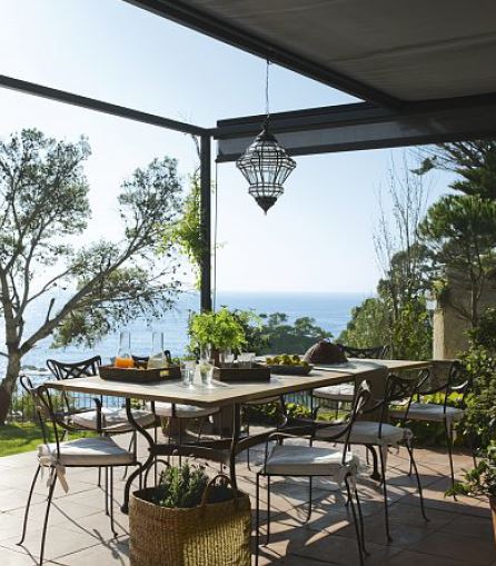 Luxurious villa, on the first line from the sea, in Platja de Aro (Costa Brava).
