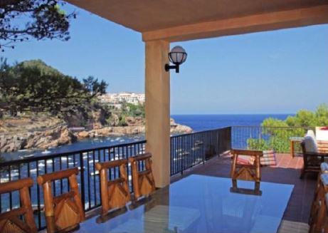Luxurious villa, on the first line from the sea, in Sa Tuna.