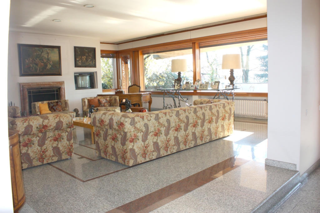Villa For Short Rent Milano